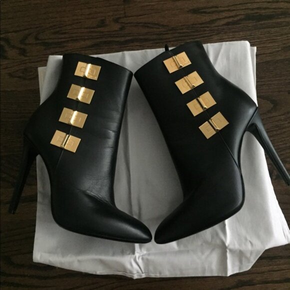 EUC Emilio Pucci 36 6M Black Leather Bootie Ankle Boots Heels Gold Turnlock Logo - Picture 1 of 16